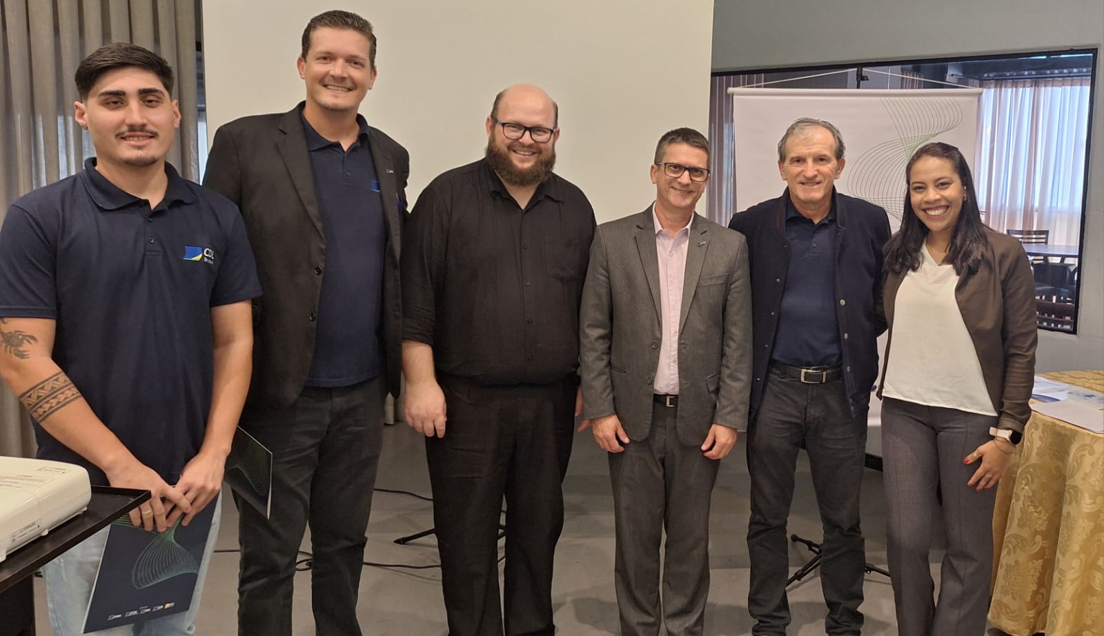Gestor executivo e consultor externo da CDL Brusque participam de treinamento na FCDL/SC